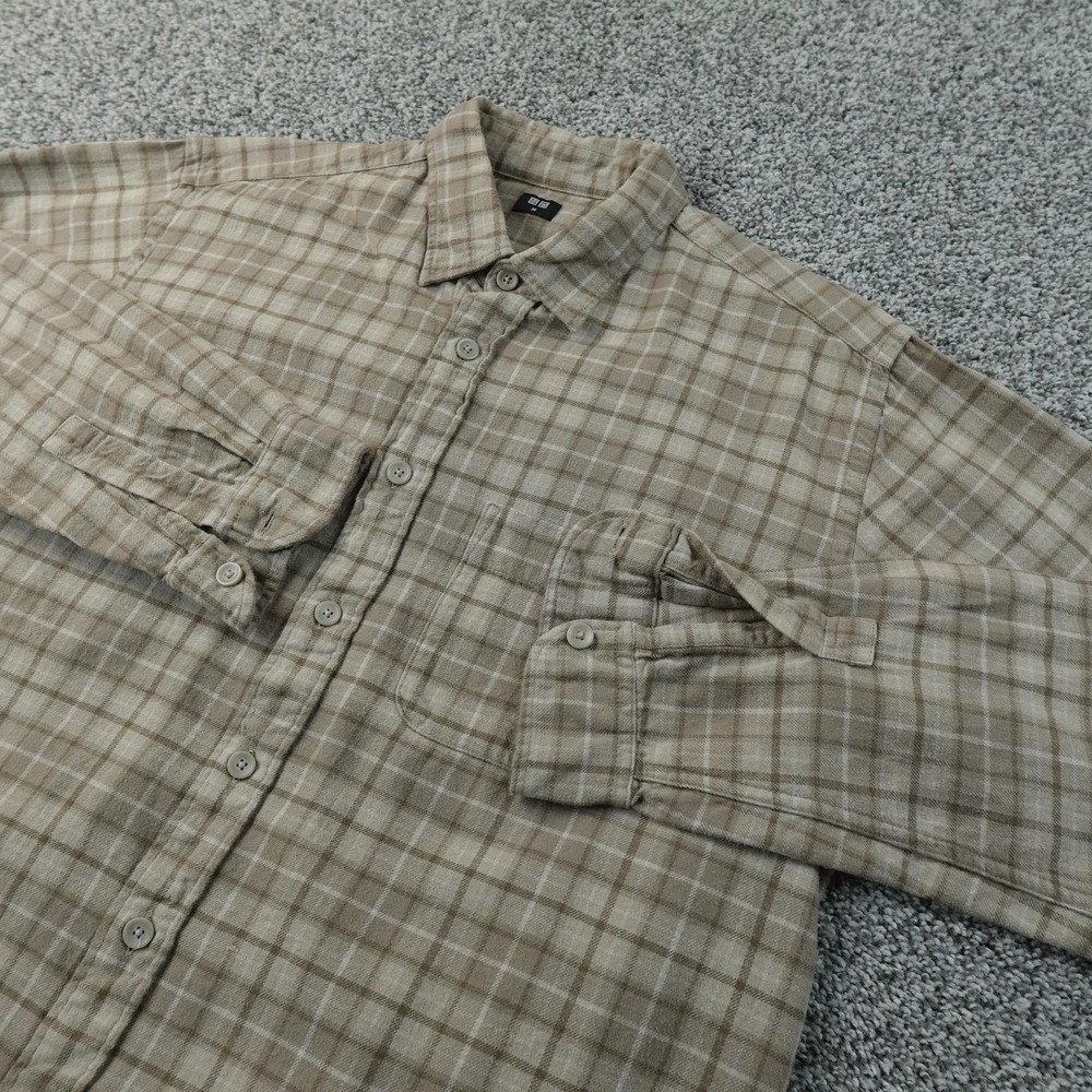Uniqlo Shirt Mens M Beige Plaid Flannel‎ Button Up Long Sleeve Work Casual Fall